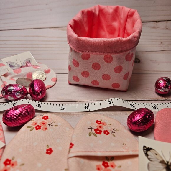 Pink and Polka dot Fabric basket with 8 Refillable Fabric Easter Eggs - Homemade - Picture 10 of 12